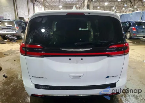2022 Chrysler Pacifica Hybrid Touring L z USA, uszkodzony, nr VIN 2C4RC1L76NR207311